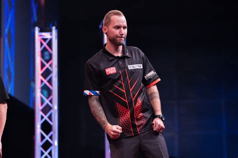 Latest scores from PDC Grand Slam of Darts .